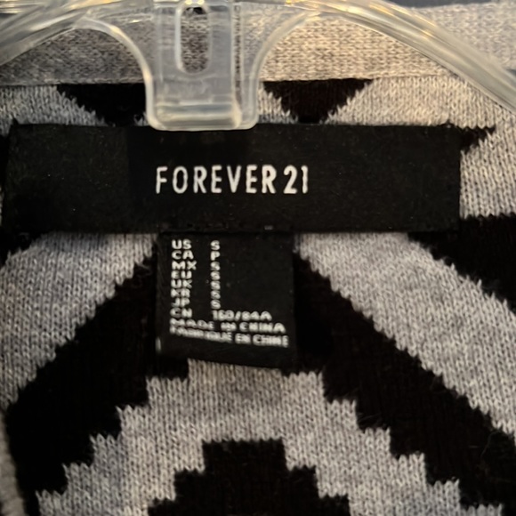 Forever 21 Aztec print open front cardigan sweater - Picture 3 of 4
